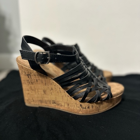 Maurices Black Wedge Sandals 7.5 - Picture 3 of 7